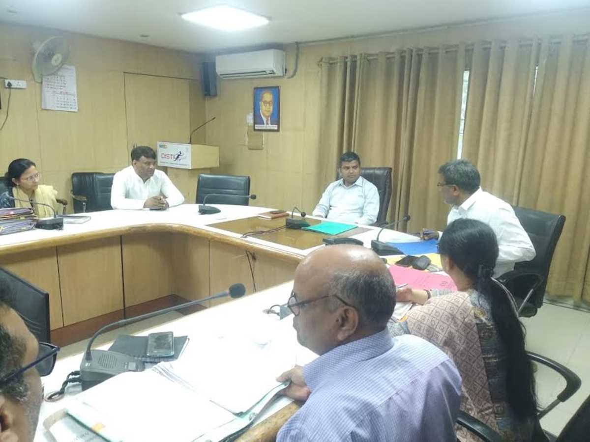 जिला स्वच्छता समिति के साथ बैठक में जिलाधिकारी ने दिए आवश्यक निर्देश